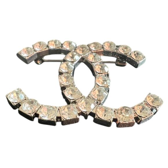 Chanel Silver Interlocking Brilliant Crystal Brooch Winter Act II 2021 (CCXX020) - Picture 2 of 5
